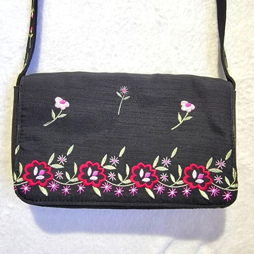 Liz Claiborne Small Satin Black Floral Embroidered Purse Hot Pink Lining